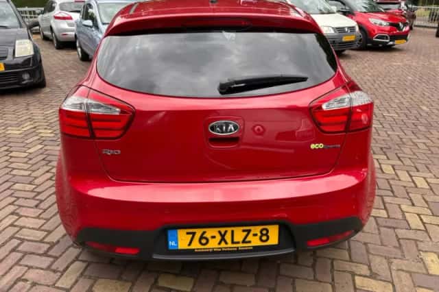 Kia Rio (2012) thumbnail 5
