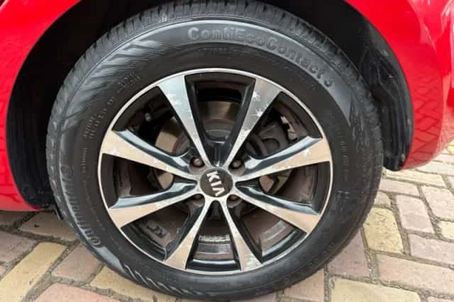 Kia Rio (2012) thumbnail 6