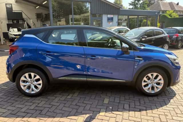 Renault Captur (2021) thumbnail 2