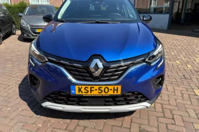 Renault Captur (2021) thumbnail 3