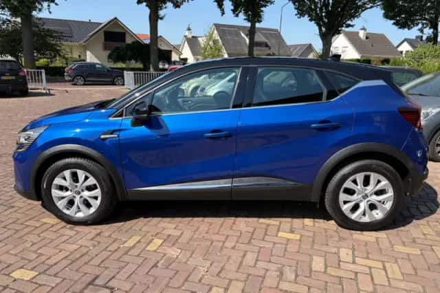 Renault Captur (2021) thumbnail 4