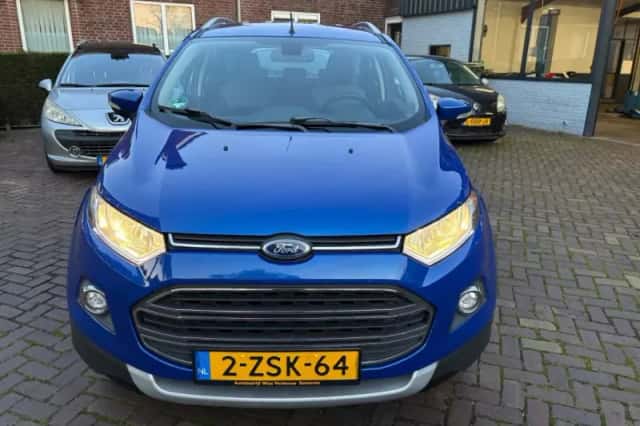 Ford EcoSport (2015) thumbnail 3