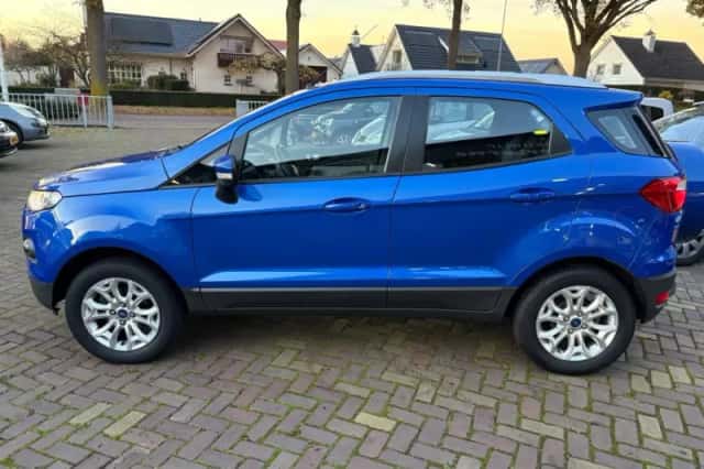 Ford EcoSport (2015) thumbnail 4