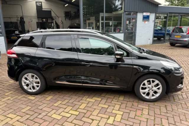 Renault Clio (2018) thumbnail 2