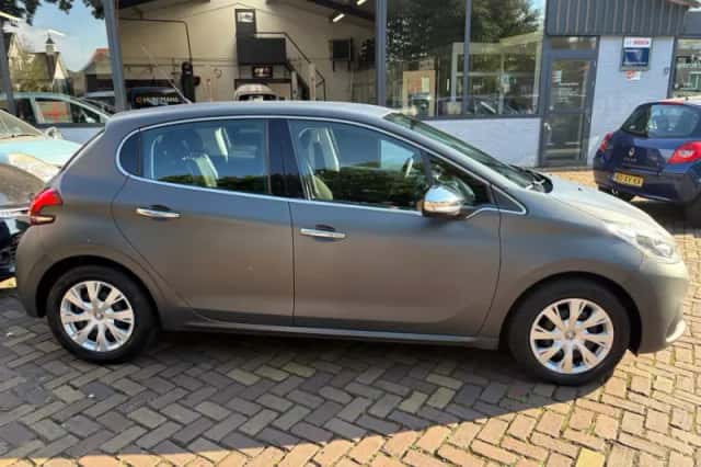Peugeot 208 (2016) thumbnail 2