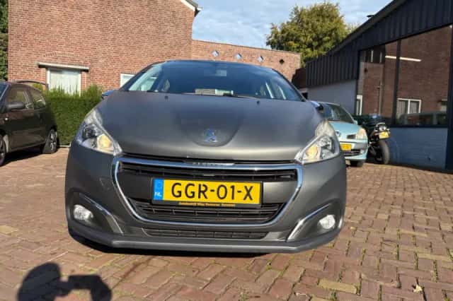 Peugeot 208 (2016) thumbnail 3