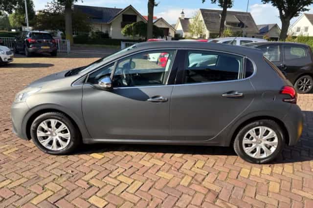 Peugeot 208 (2016) thumbnail 4