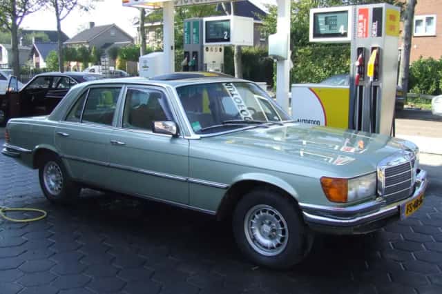 Mercedes-Benz 200-Serie (1979) thumbnail 1