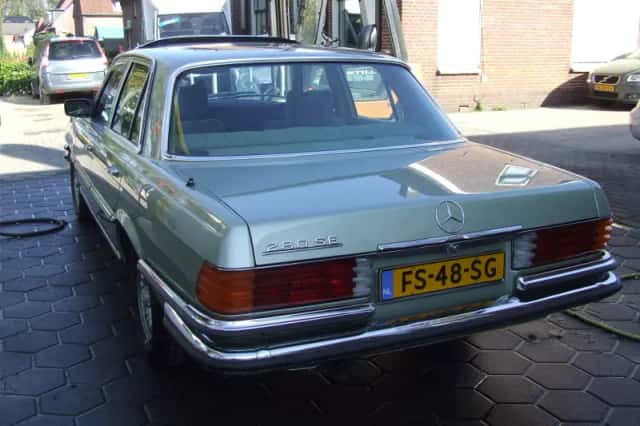 Mercedes-Benz 200-Serie (1979) thumbnail 2