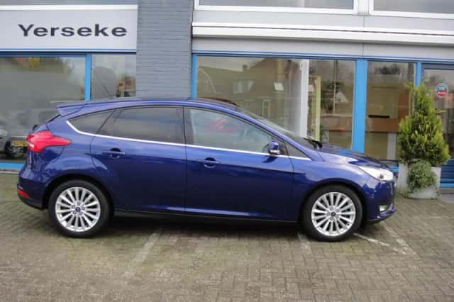 Ford Focus (2015) thumbnail 2