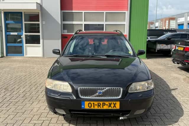 Volvo V70 (2005) thumbnail 2