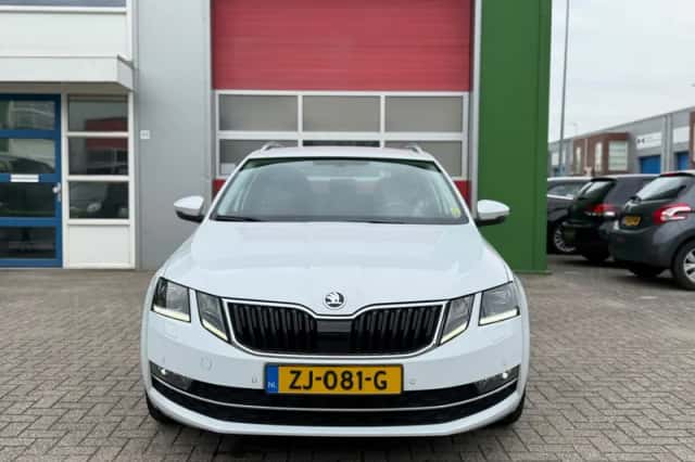 Škoda Octavia (2020) thumbnail 2