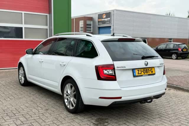 Škoda Octavia (2020) thumbnail 4