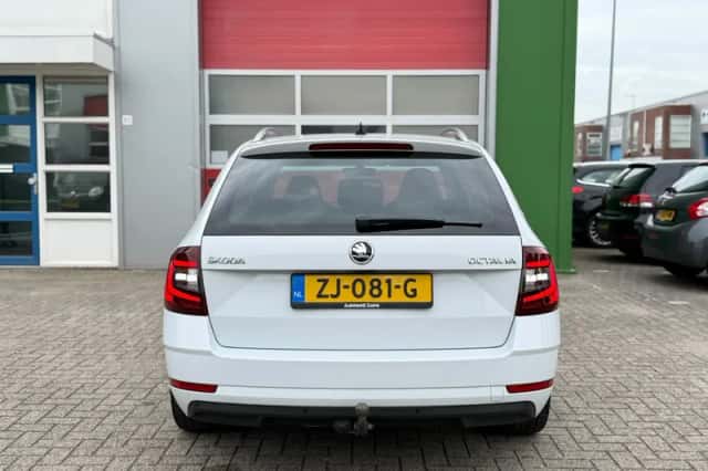Škoda Octavia (2020) thumbnail 5