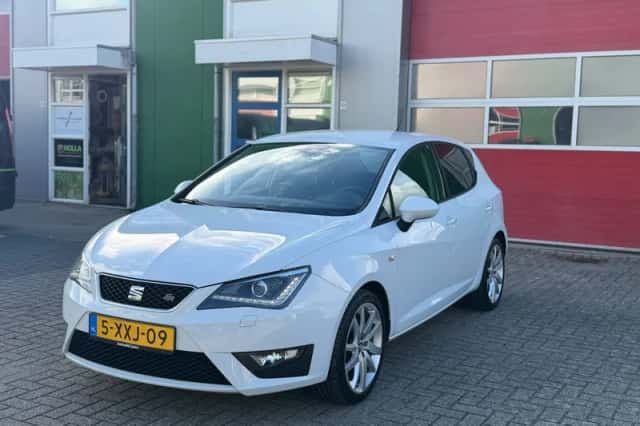 SEAT Ibiza (2015) thumbnail 1