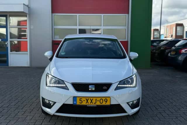SEAT Ibiza (2015) thumbnail 2
