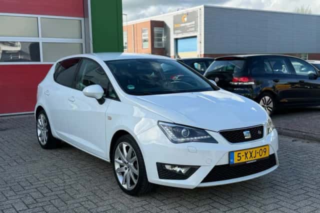 SEAT Ibiza (2015) thumbnail 3