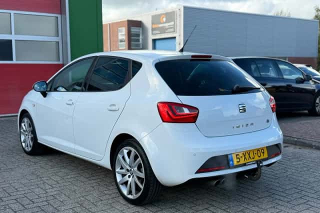 SEAT Ibiza (2015) thumbnail 4