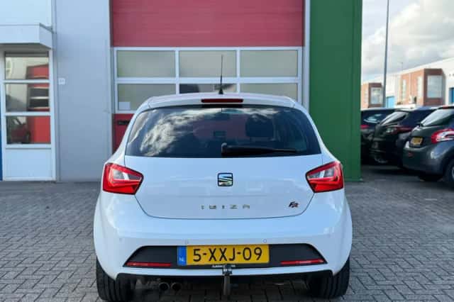 SEAT Ibiza (2015) thumbnail 5