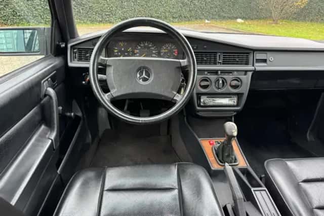 Mercedes-Benz 190-Serie (1989) thumbnail 4