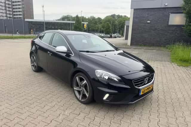 Volvo V40 (2015) thumbnail 1