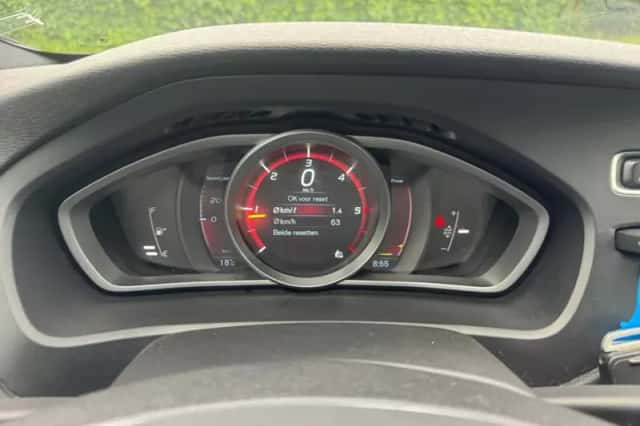 Volvo V40 (2015) thumbnail 6