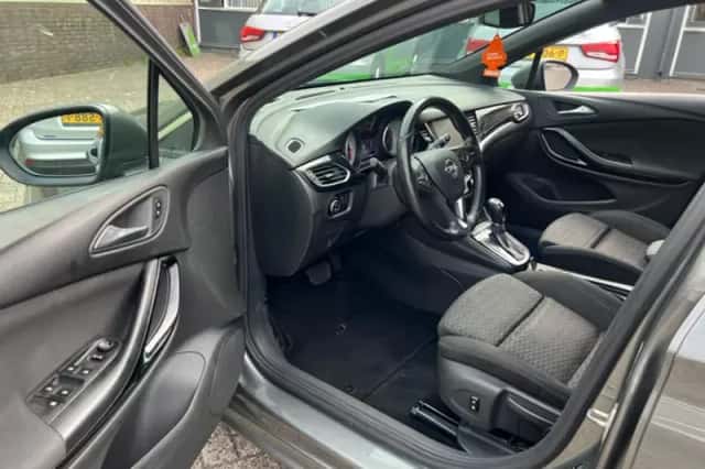 Opel Astra (2016) thumbnail 2