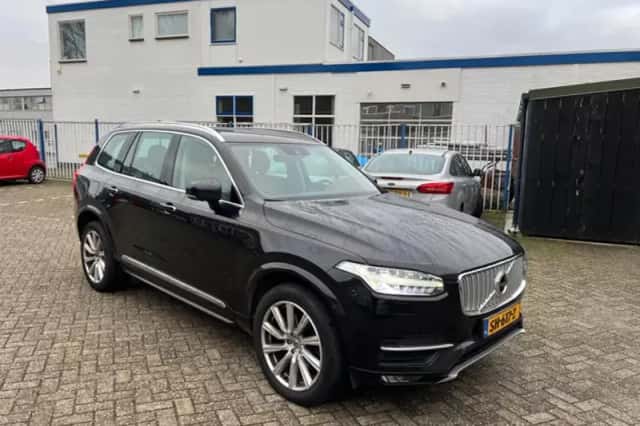 Volvo XC90 (2015) thumbnail 1