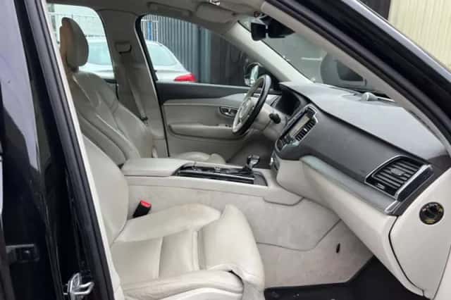 Volvo XC90 (2015) thumbnail 3
