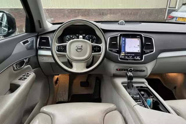 Volvo XC90 (2015) thumbnail 4