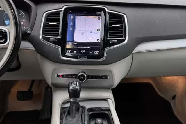 Volvo XC90 (2015) thumbnail 5