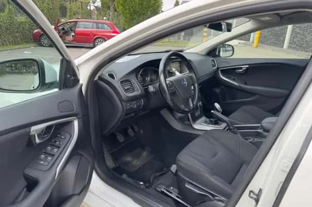 Volvo V40 (2012) thumbnail 2
