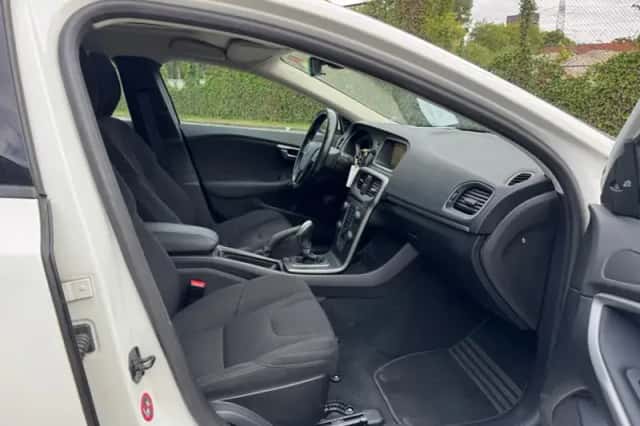 Volvo V40 (2012) thumbnail 3