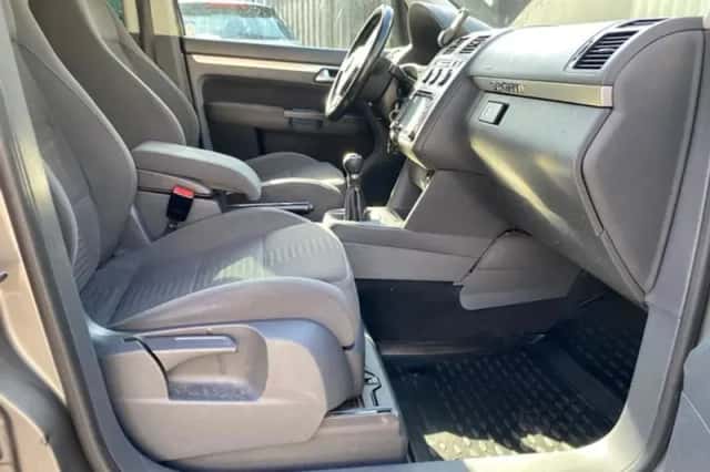 Volkswagen Touran (2007) thumbnail 3