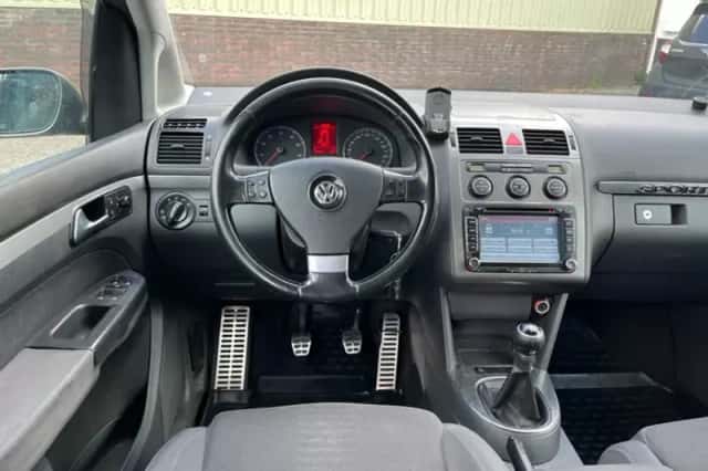 Volkswagen Touran (2007) thumbnail 4