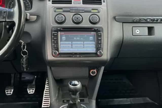 Volkswagen Touran (2007) thumbnail 5