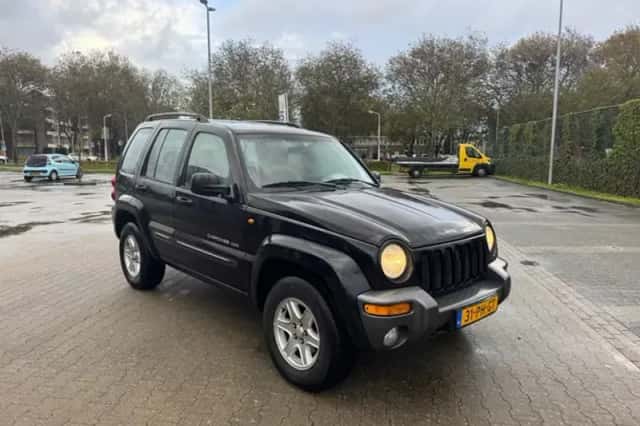 Jeep Cherokee (2004) thumbnail 1