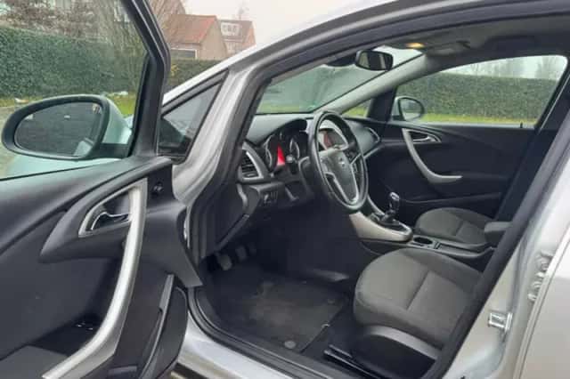 Opel Astra (2011) thumbnail 2