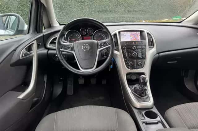 Opel Astra (2011) thumbnail 4