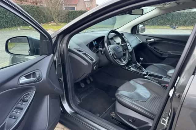 Ford Focus (2016) thumbnail 2