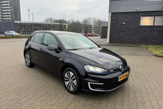 Volkswagen e-Golf (2015) thumbnail 1