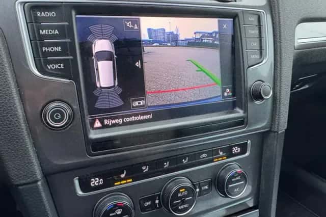 Volkswagen e-Golf (2015) thumbnail 6