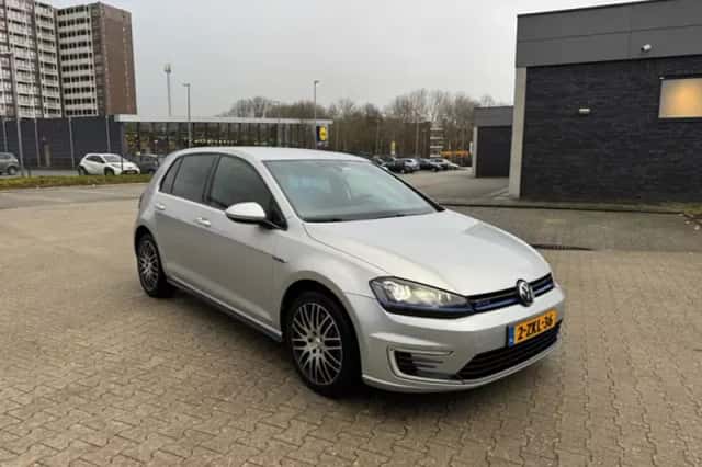 Volkswagen Golf (2015) thumbnail 1