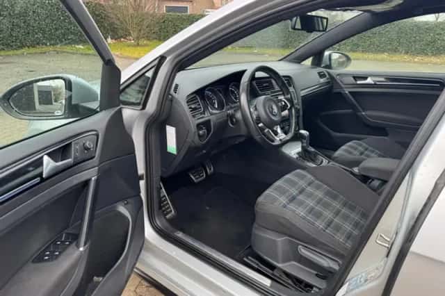 Volkswagen Golf (2015) thumbnail 2
