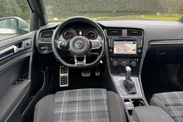 Volkswagen Golf (2015) thumbnail 4