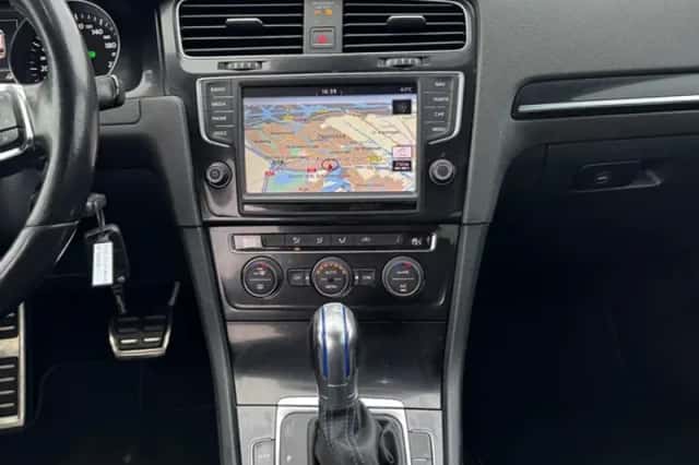 Volkswagen Golf (2015) thumbnail 5