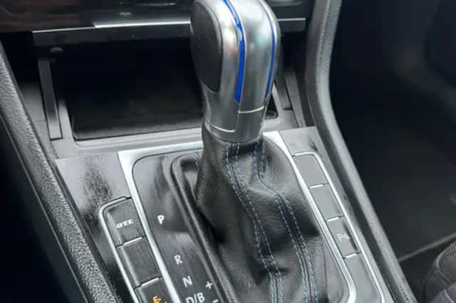 Volkswagen Golf (2015) thumbnail 6