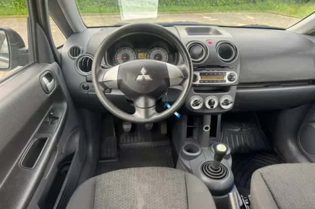 Mitsubishi Colt (2010) thumbnail 4