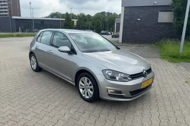 Volkswagen Golf (2016) thumbnail 1