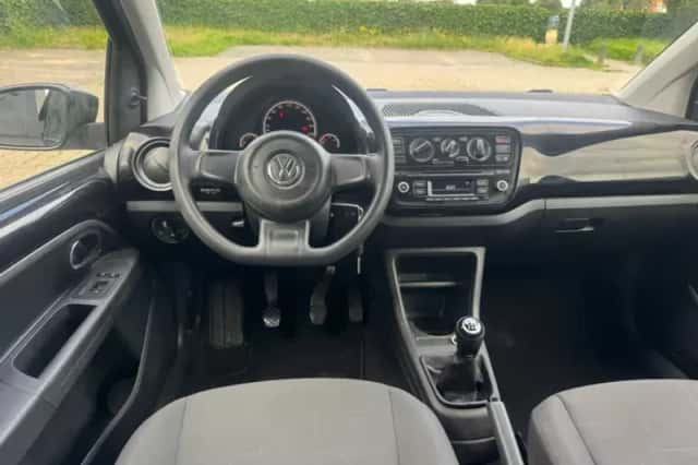 Volkswagen Up! (2014) thumbnail 4